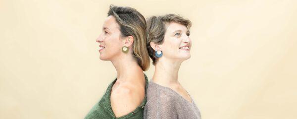 Mannequin avec boucles d'oreilles éthiques