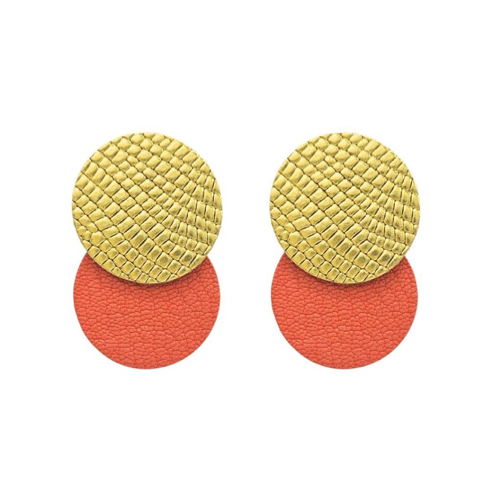 Boucles d'oreilles en cuir pour cérémonie coloris corail de la marque Carole et Co